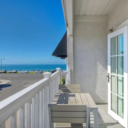 Juniper Beach Entire Home - Sleeps 18 - Oceanfront